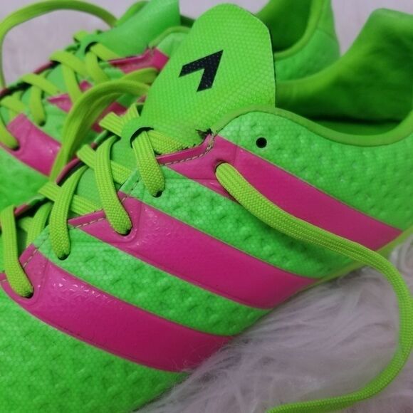 ADIDAS CLEATS. SIZE 6 - Picture 2 of 14